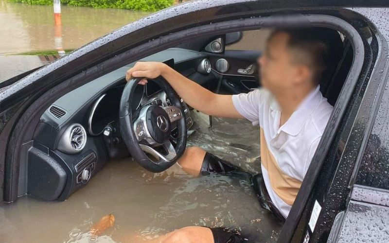 Ắc quy ô tô ngập nước xử lý như thế nào